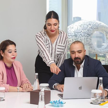 Nassima Tower Hotel Apartments Dubai Exterior foto A meeting at the office of the United Arab Emirates Ministry of Health and Prevention