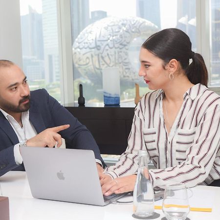 Nassima Tower Hotel Apartments Dubai Exterior foto A meeting between a financial advisor and a client