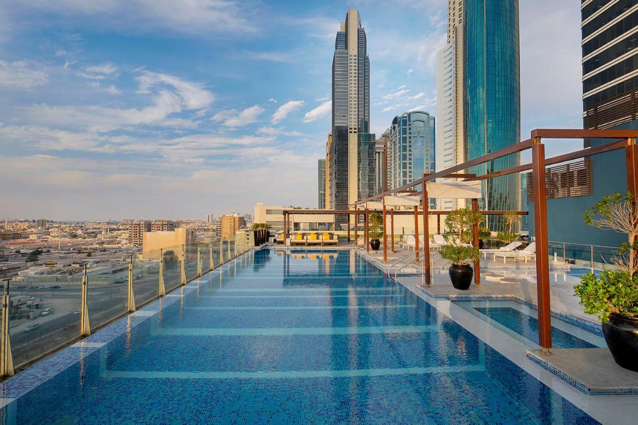 Nassima Tower Hotel Apartments Dubai Exterior foto Rooftop pool at the hotel