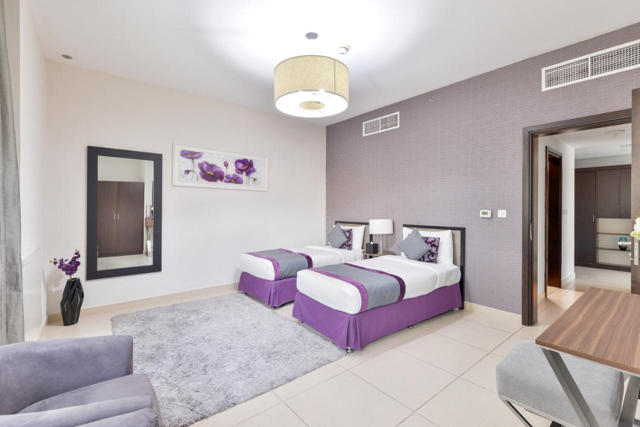 Nassima Tower Hotel Apartments Dubai Exterior foto A bedroom in a typical apartment