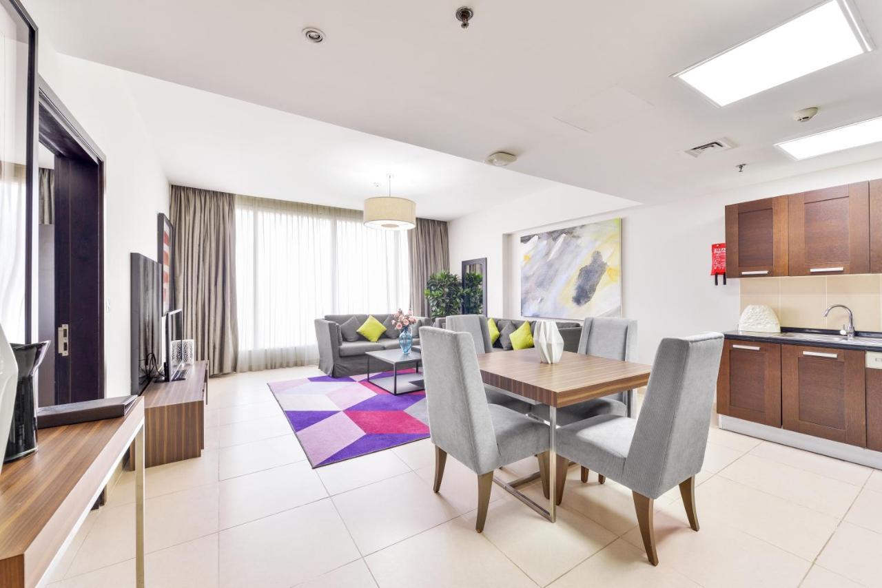 Nassima Tower Hotel Apartments Dubai Exterior foto A staged living room