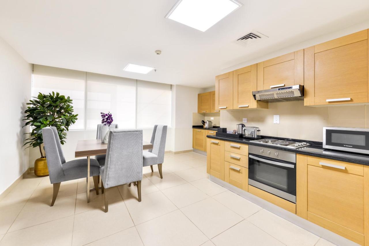 Nassima Tower Hotel Apartments Dubai Exterior foto A kitchen in a typical apartment