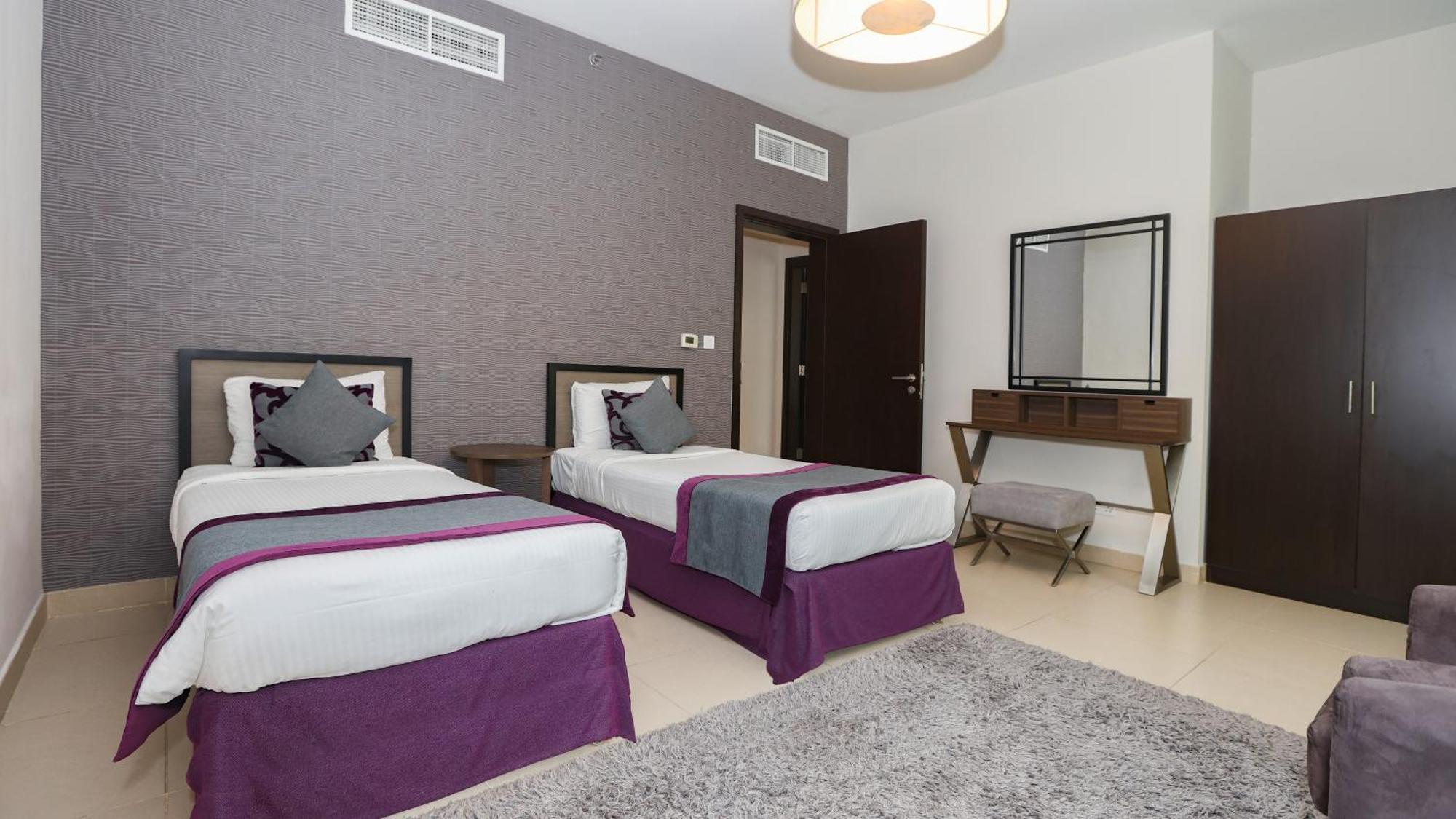 Nassima Tower Hotel Apartments Dubai Exterior foto A bedroom in a typical apartment